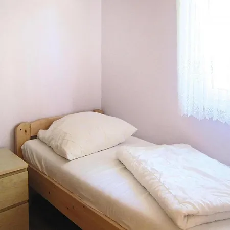 Am Weinberg, * Dobbrikow