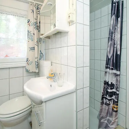 Am Weinberg, * Dobbrikow