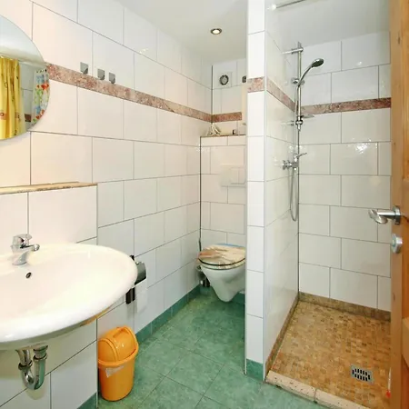 Am Weinberg, * Dobbrikow