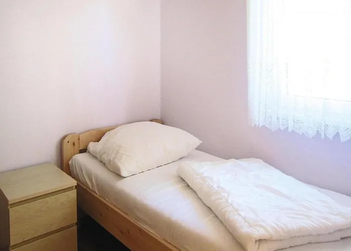 Am Weinberg, * Dobbrikow